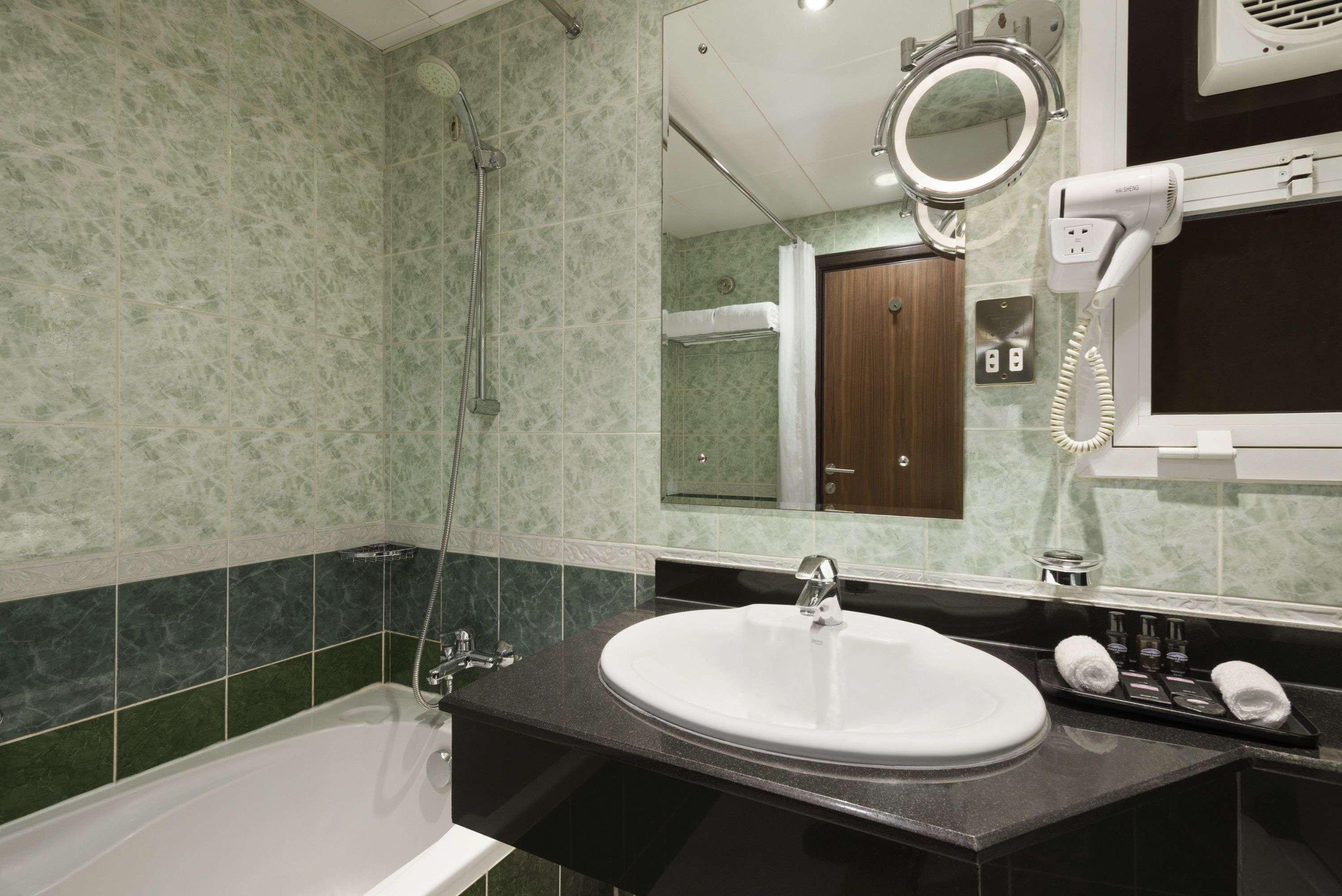 Howard Johnson By Wyndham Abu Dhabi Downtown Zewnętrze zdjęcie